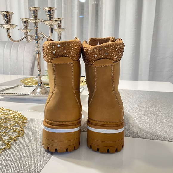 Boots - Picture 5 of 6